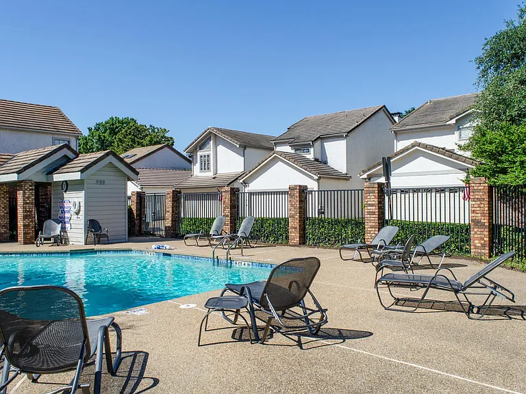 Addison Place swimming pool