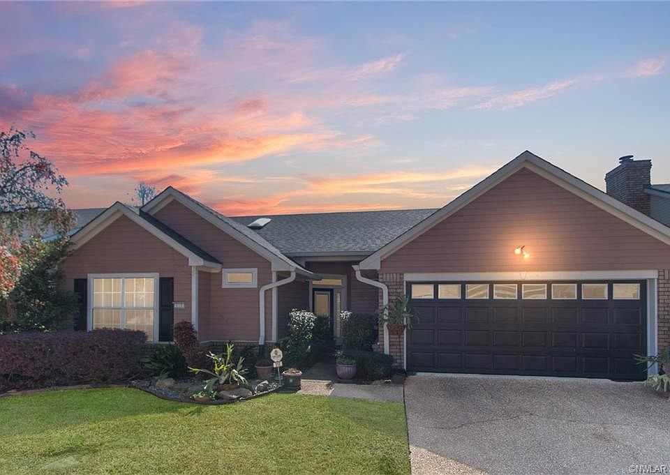 Perfectly situated off Kings Highway for easy access to all the best Shreveport and Bossier have to offer.