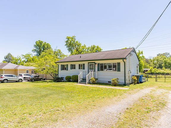 3rd image of 1214 Echo Dr