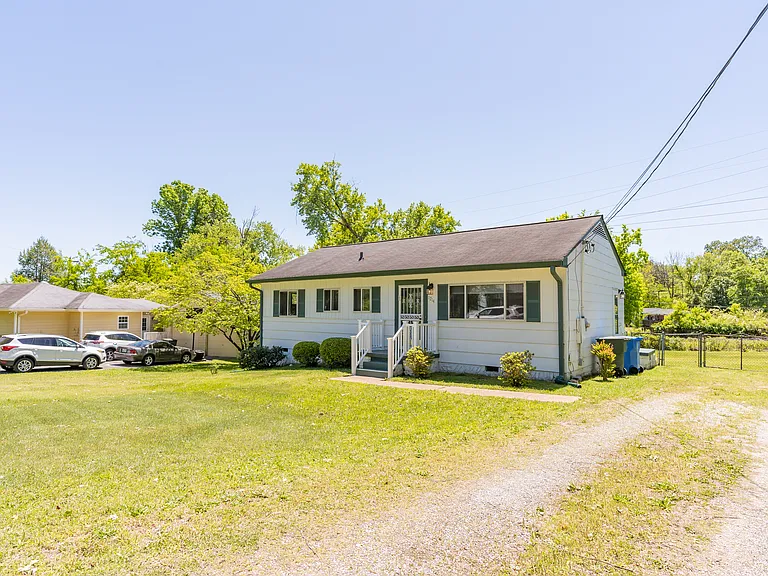 1214 Echo Dr — Photo 3