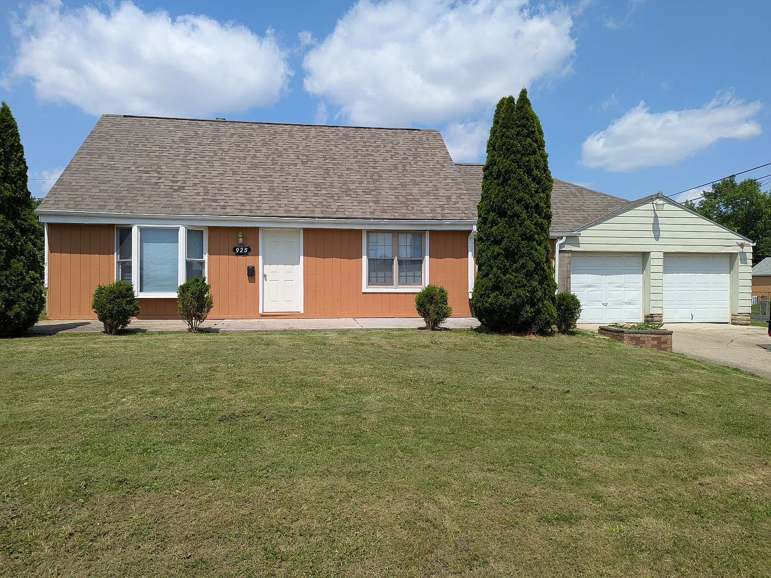925 Scott Rd — Photo 1