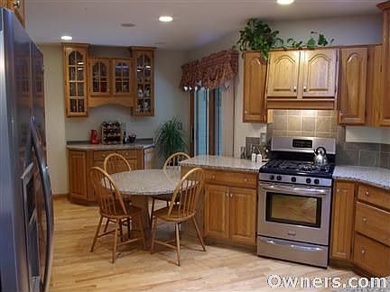 kitchen and breakfast area