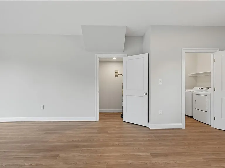 150 Carolina St — Photo 12