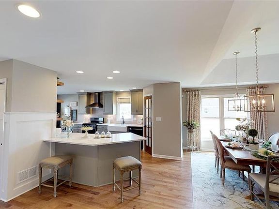 3rd image of 8 Saybrook Dr