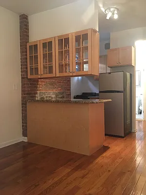 Rented by Urban Real Estate Property Group Inc | media 15