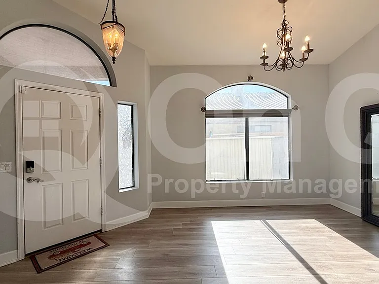 4028 W Blackhawk Dr — Photo 2