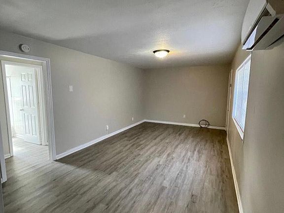 2nd image of 2527 Washington Pike APT C1