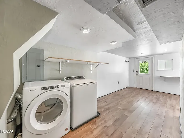 347 Mary St — Photo 11