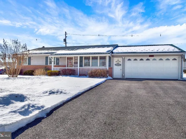 1138 Brandon Dr, Chambersburg, PA 17201