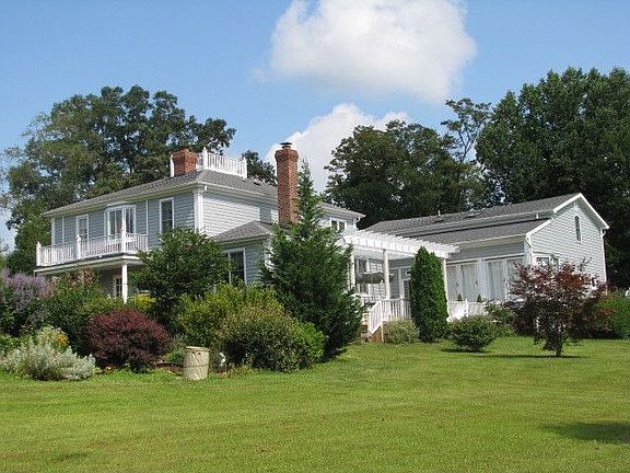 Rear with pergola/patio