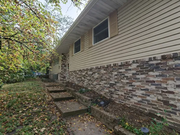 1637 Harrison Dr, Clinton, IA 52732