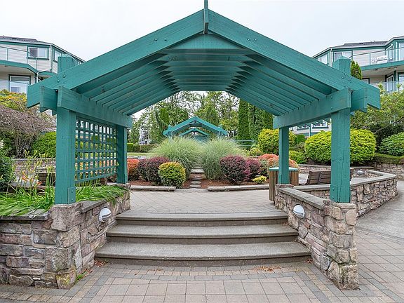 2nd image of 898 Vernon Ave #108