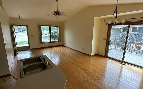 5th image of 1809 Creekside Ct