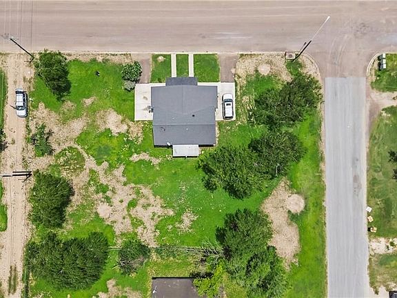 5th image of 700 E Fannin Ave
