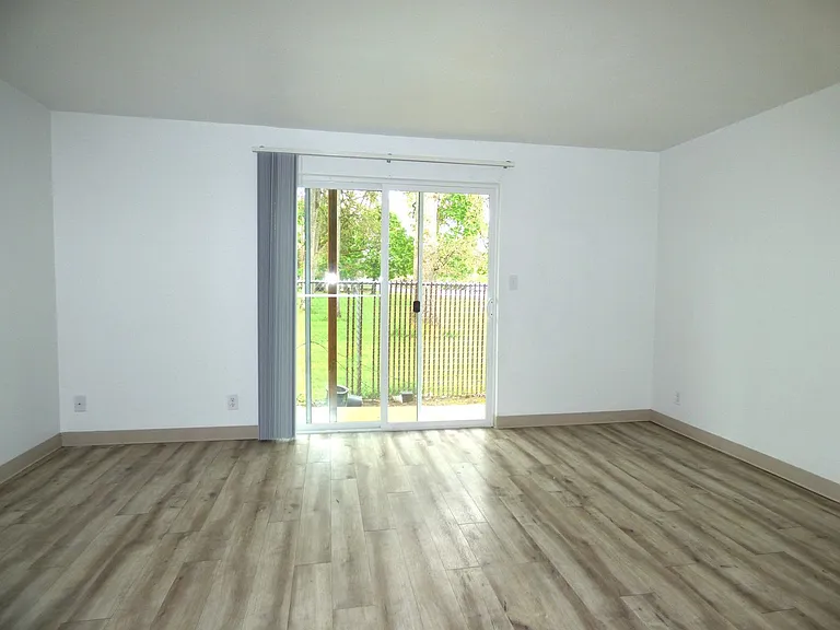 4116 Lancaster Dr NE — Photo 6