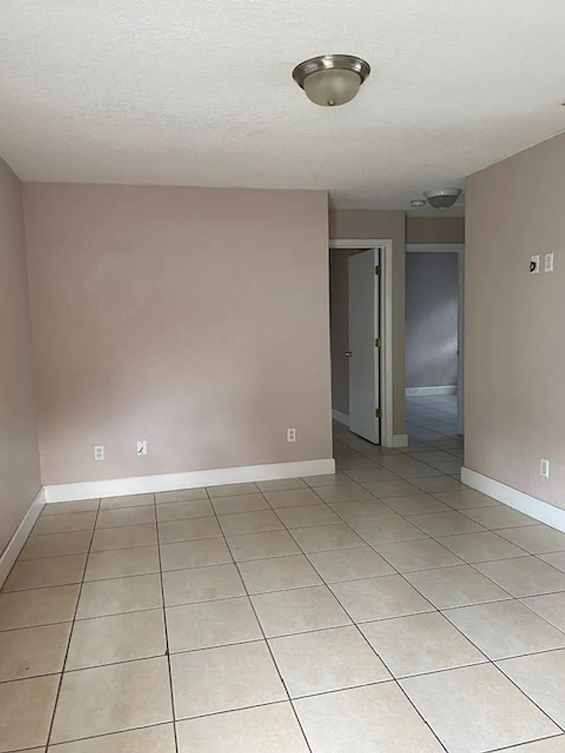 Schedule showing -2/1 single family , fenced in yard — Photo 3