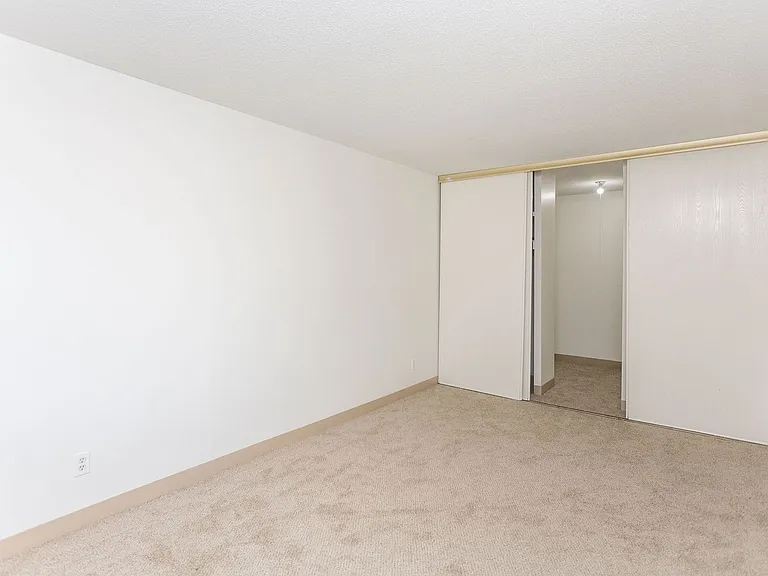 109th Place Apartments — Photo 37