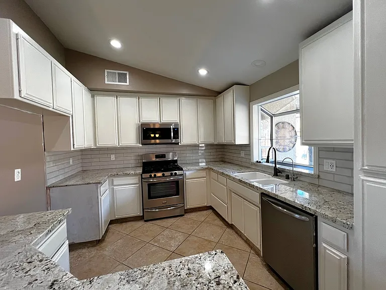 516 Sun Rose Ave — Photo 10