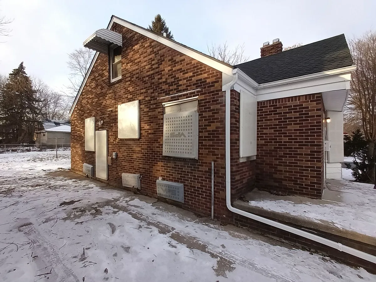 Building Photo - 17851 Strasburg St