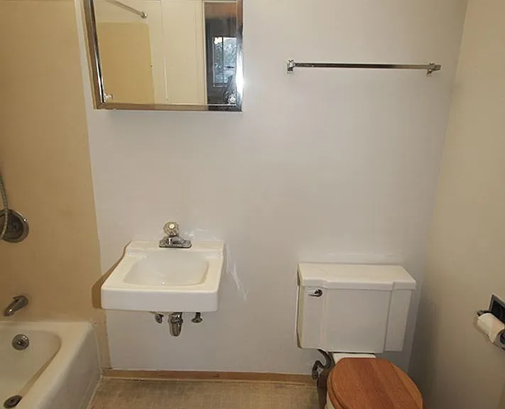 5112 Ravenna Apartments - Ravenna — Photo 10