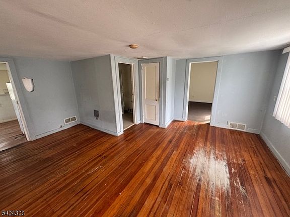 2nd image of 118 Main St