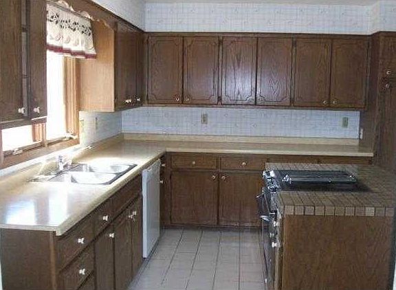 3rd image of 815 5th Ave S