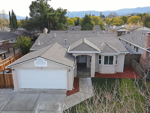 2nd image of 7418 Stanford Pl