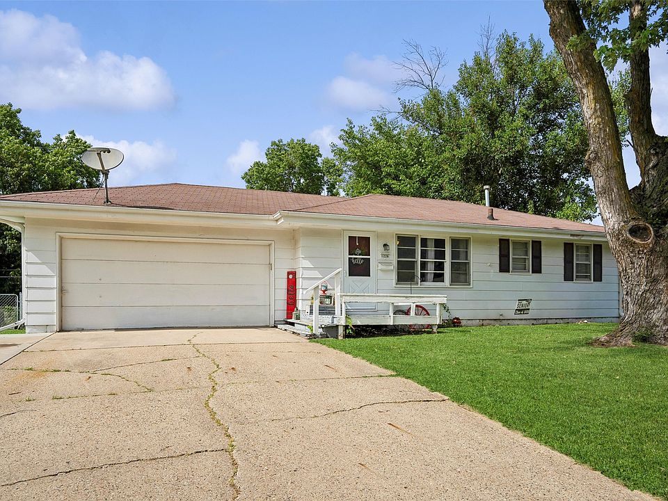 1st image of 1226 SW Lynn Dr