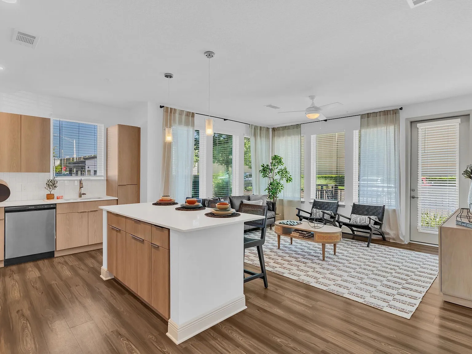 AVERE SOUTHSIDE QUARTER — Photo 1