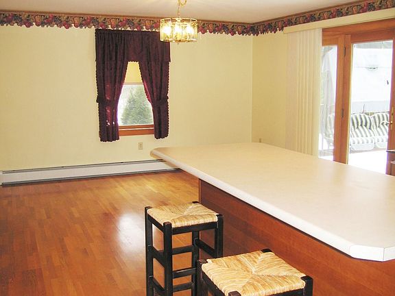 kitchen/ dining area