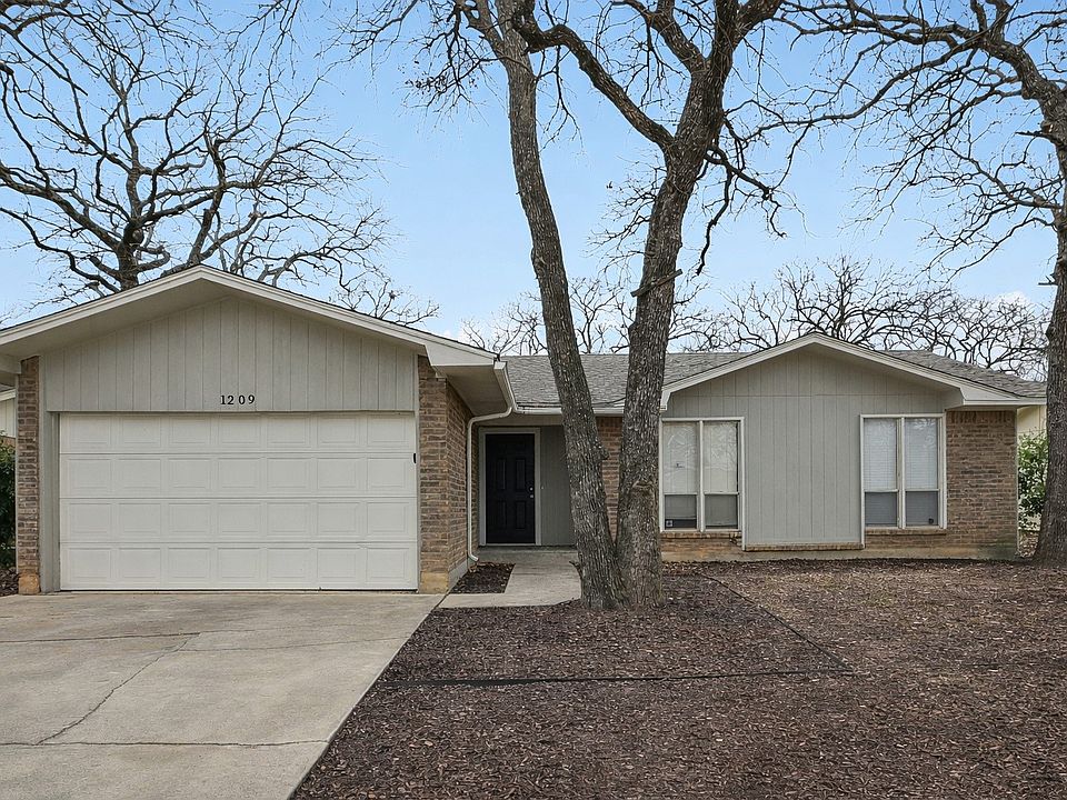1st image of 1209 Pin Oak Dr