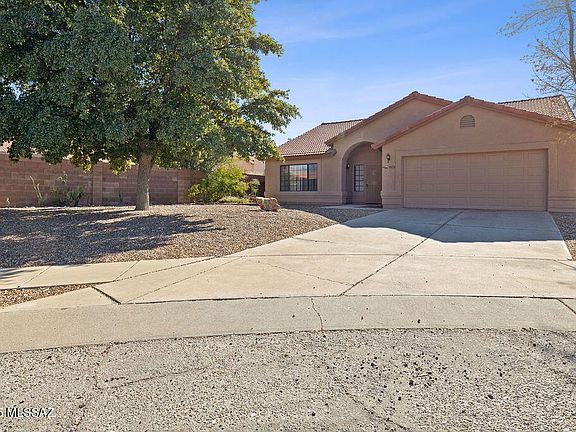 2nd image of 1867 N Moorpark Pl