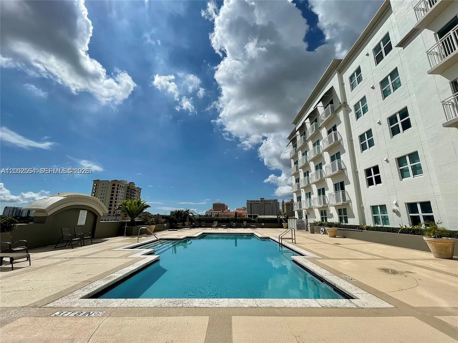 Douglas Grand Condo — Photo 3