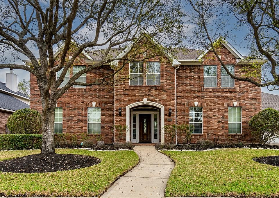 Beautiful 2-story Newmark home nestled on a lake lot in the master planned community of Fairfield! Once spring rolls around, we are sure you will love the stately curb appeal of this home!