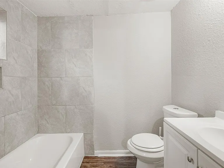 2929 Leroy St — Photo 17