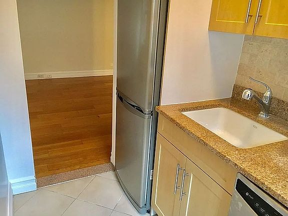 4th image of 8 Gramercy Park S APT 4C
