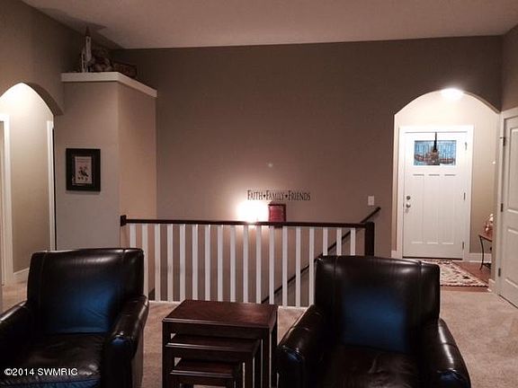 5th image of 912 Soren Ct SE
