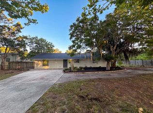 827 Dora Ave, Tavares, FL 32778