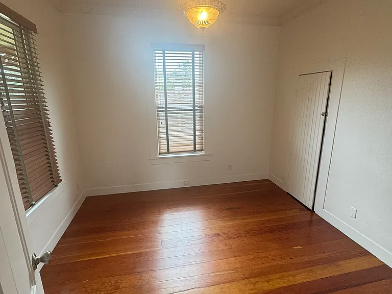 261 Randolph St — Photo 8