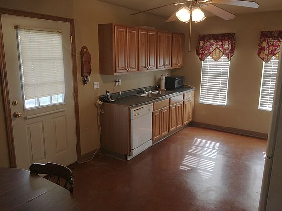 3rd image of 412 Charlotte Dr