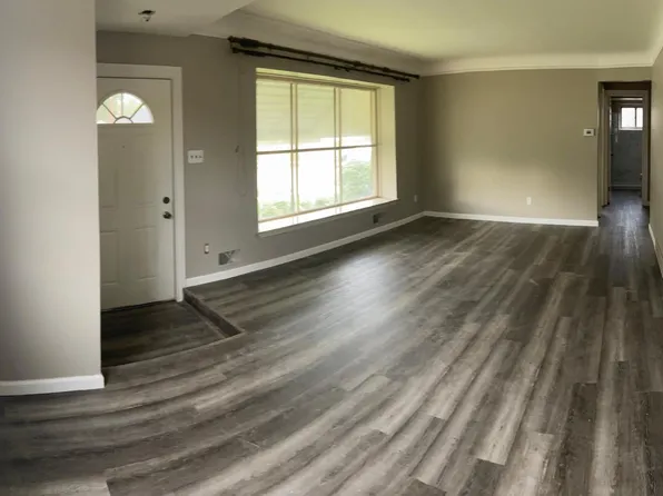 28819 Diesing Dr, Madison Heights, MI 48071