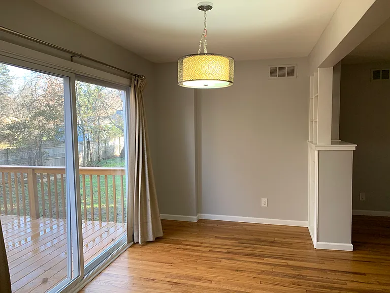 2050 Wycliffe Ave — Photo 11