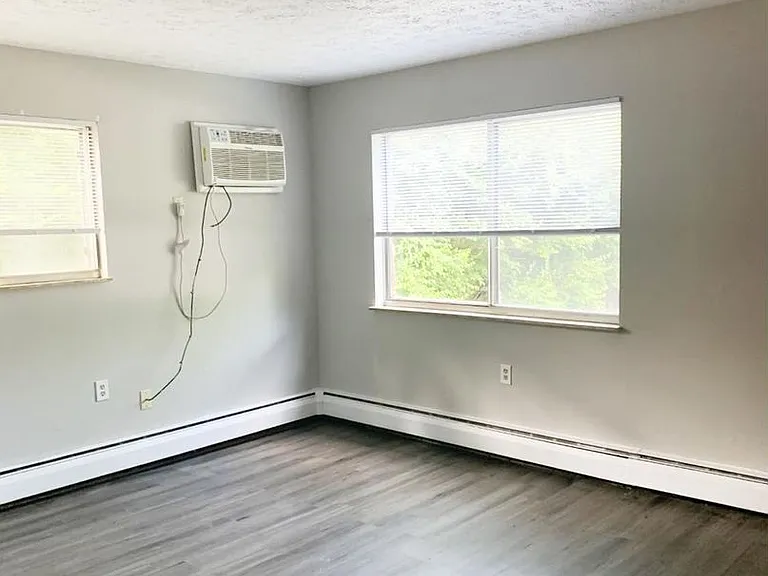 3033 Clifton Ave — Photo 5