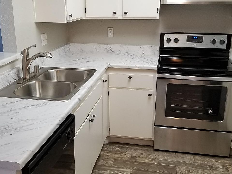 Kitchen - 2 bed 2 bath apartment