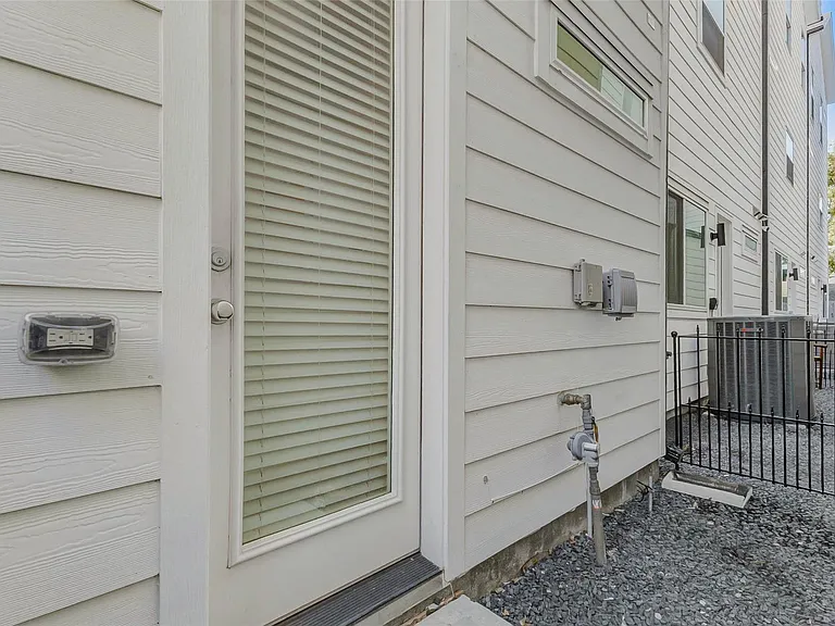 5859 Dolores St — Photo 25