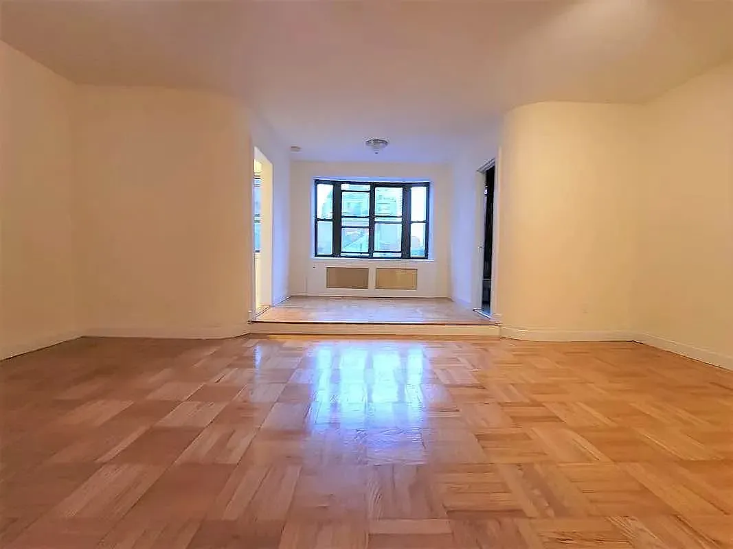 310 East 74th Street — Photo 2