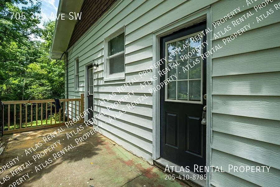 Stunning 4-Bedroom, 2-Bath Renovated Home — Photo 3
