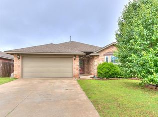 2350 Shell Dr, Midwest City, OK 73130