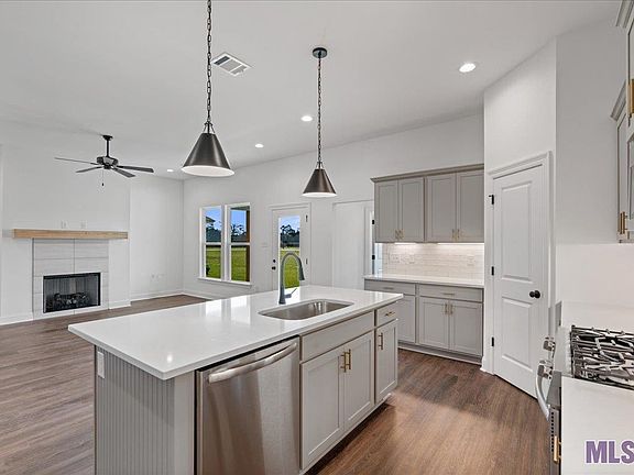 5th image of 10476 Highcrest Dr