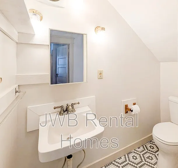 2040 N Laura St — Photo 8